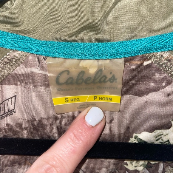 Cabela’s womans camo zip up - Size small - Picture 7 of 8